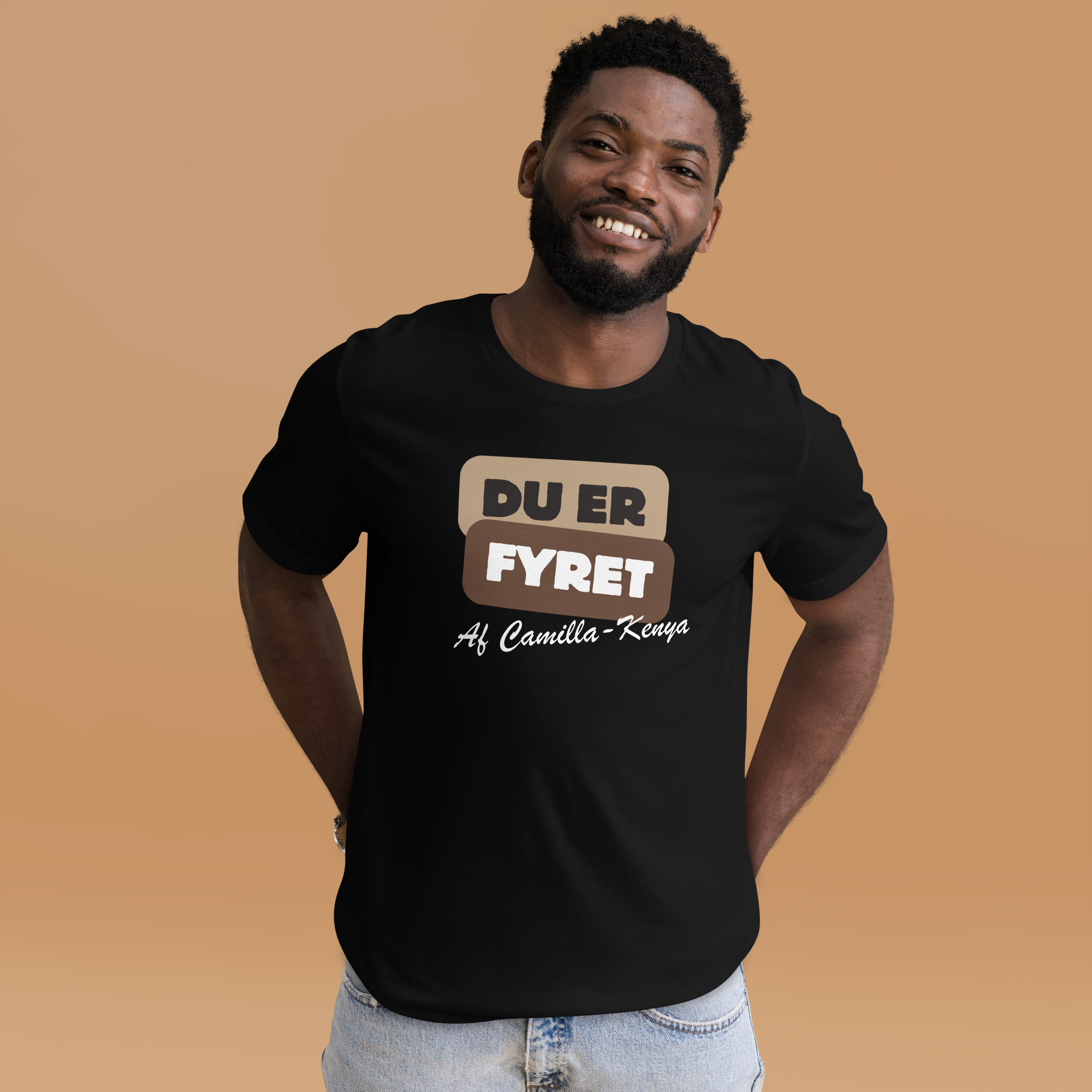 Du er fyret (Hvid tekst) Voksen T-shirt (Ekstra blød)